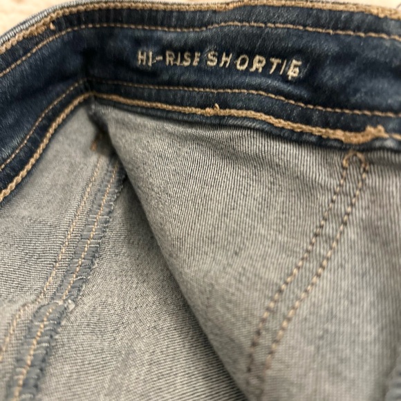 American Eagle Outfitters | NE(X)T LEVEL STRETCH | HI - RISE SHORTIE | Size 2 - Picture 2 of 5